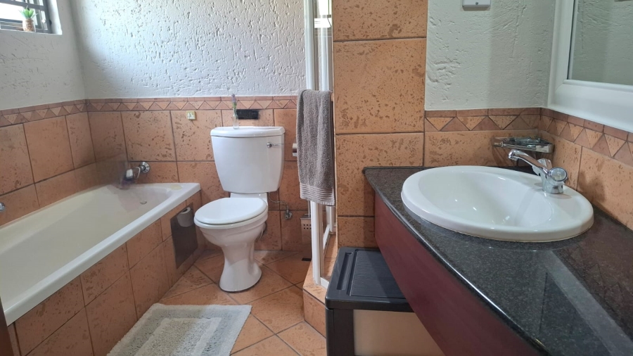 4 Bedroom Property for Sale in Vlakfontein Gauteng