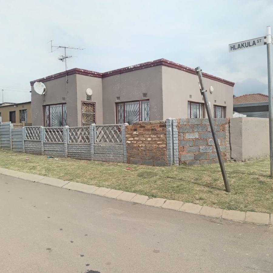 2 Bedroom Property for Sale in Moleleki Gauteng