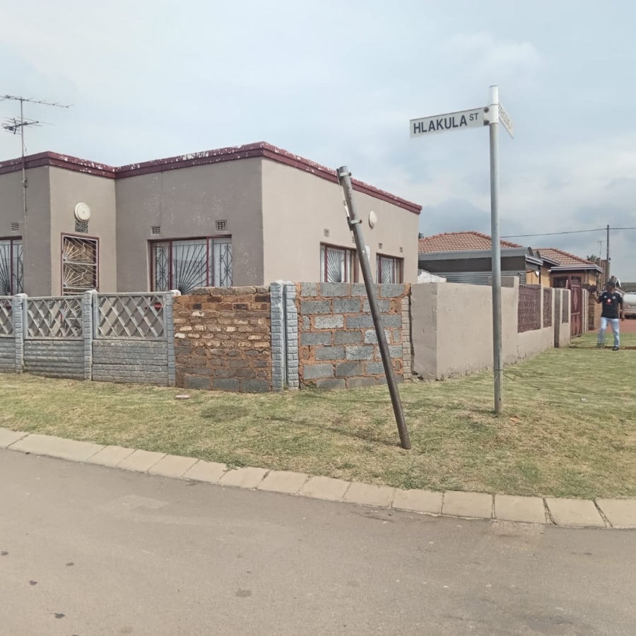 2 Bedroom Property for Sale in Moleleki Gauteng