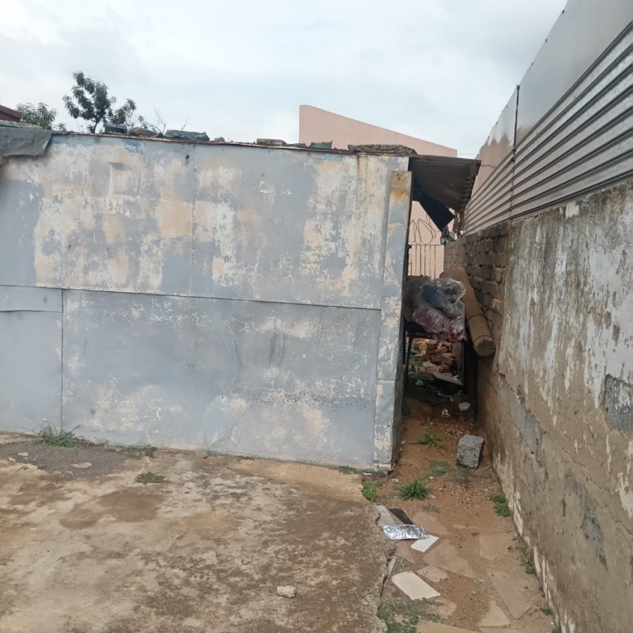 2 Bedroom Property for Sale in Moleleki Gauteng