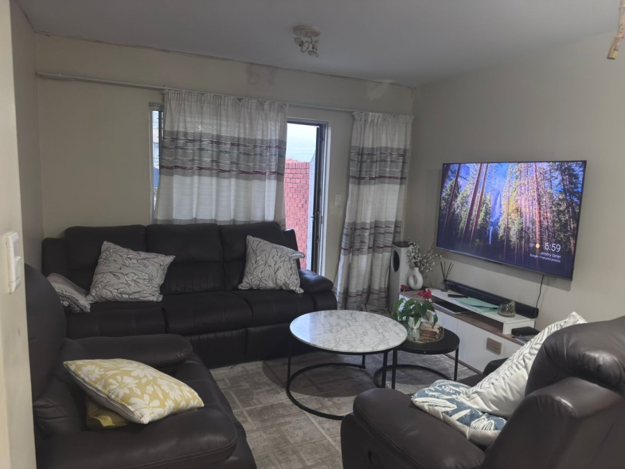 To Let 2 Bedroom Property for Rent in The Orchards Gauteng