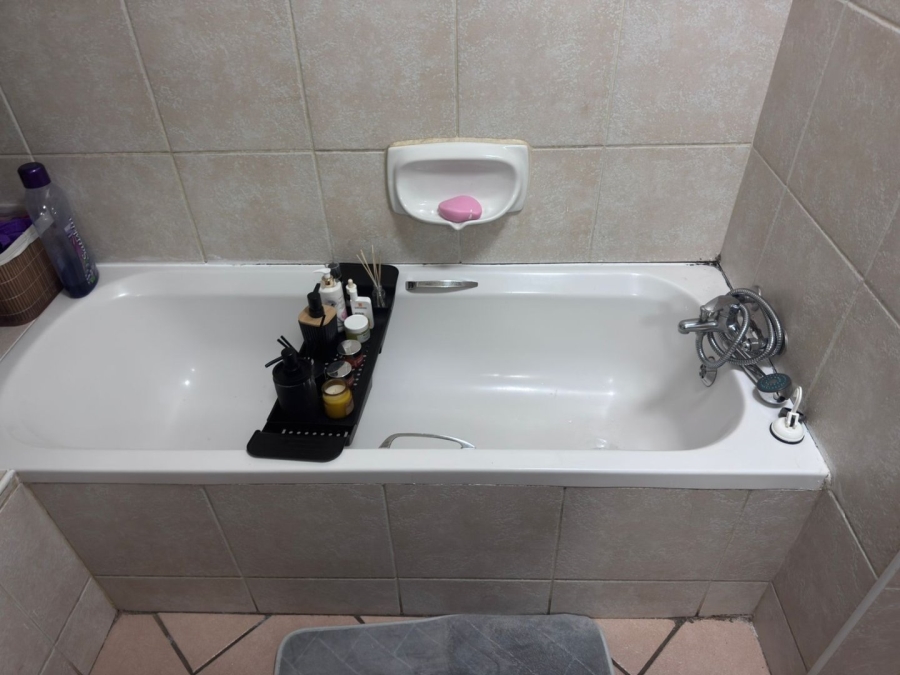 To Let 2 Bedroom Property for Rent in The Orchards Gauteng