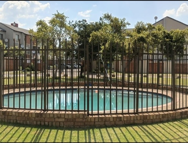 To Let 2 Bedroom Property for Rent in The Orchards Gauteng