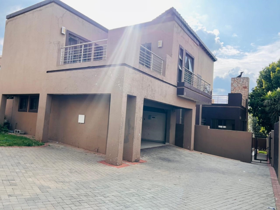 3 Bedroom Property for Sale in Greenstone Hill Gauteng