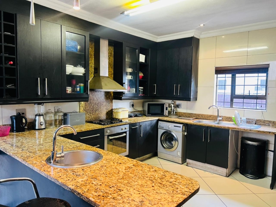 3 Bedroom Property for Sale in Greenstone Hill Gauteng