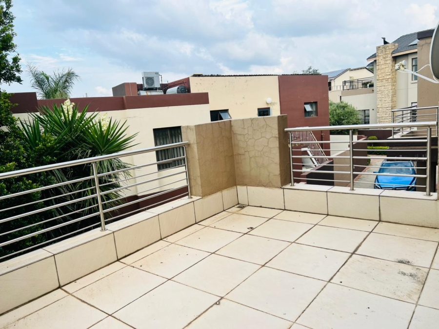 3 Bedroom Property for Sale in Greenstone Hill Gauteng