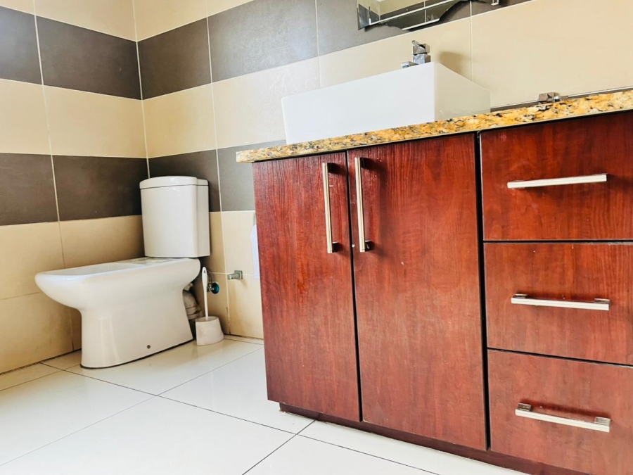 3 Bedroom Property for Sale in Greenstone Hill Gauteng