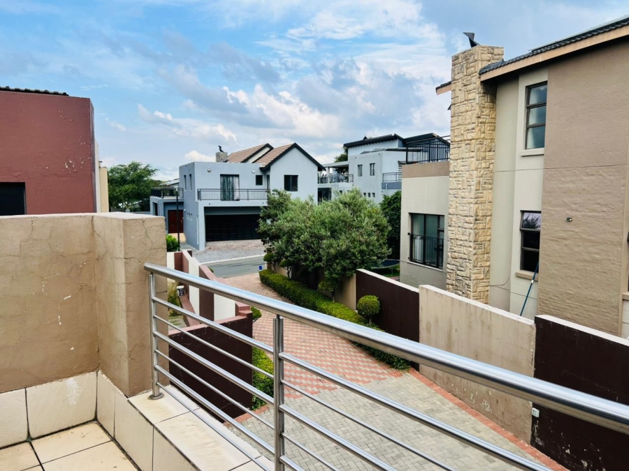 3 Bedroom Property for Sale in Greenstone Hill Gauteng