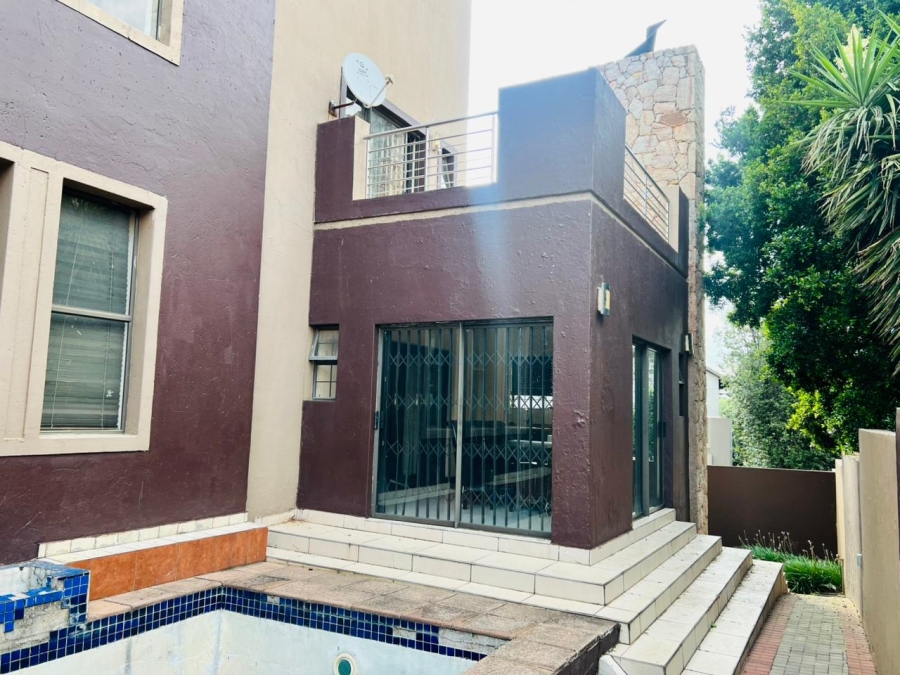 3 Bedroom Property for Sale in Greenstone Hill Gauteng
