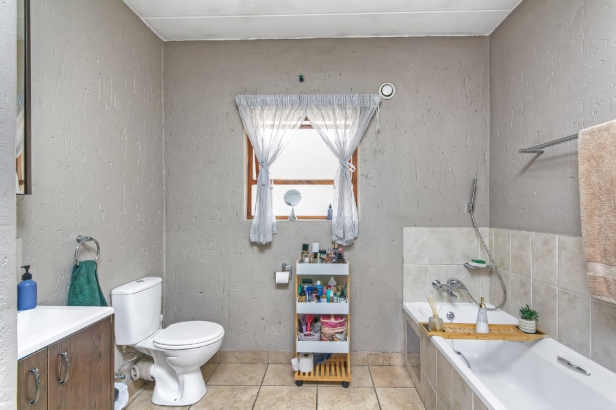 1 Bedroom Property for Sale in Douglasdale Gauteng