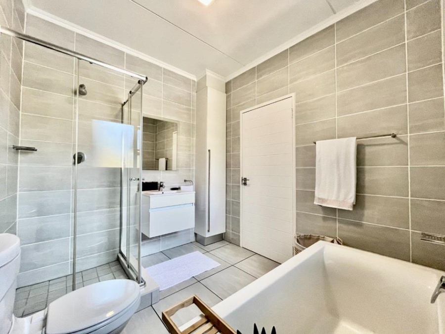 To Let 3 Bedroom Property for Rent in Waterfall Gauteng