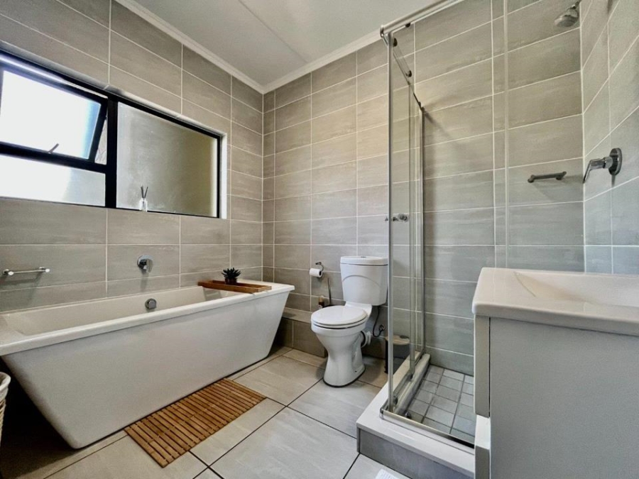 To Let 3 Bedroom Property for Rent in Waterfall Gauteng