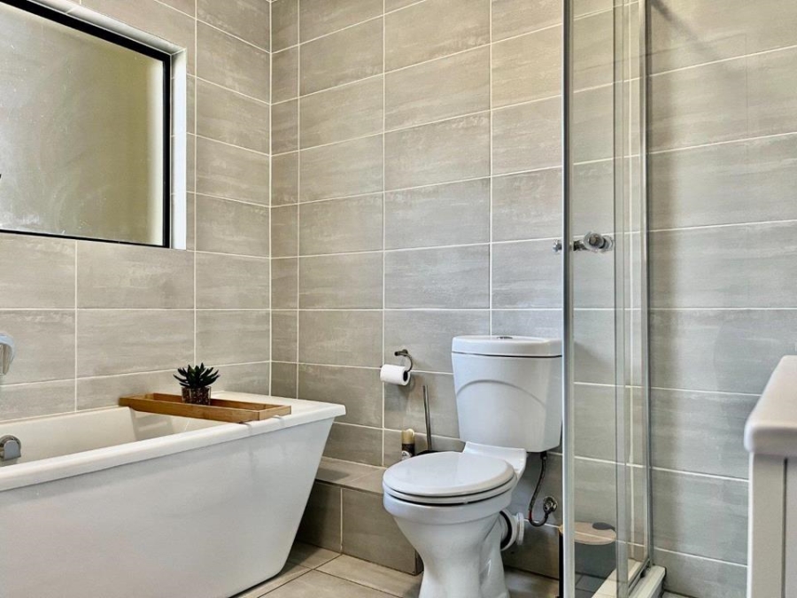 To Let 3 Bedroom Property for Rent in Waterfall Gauteng