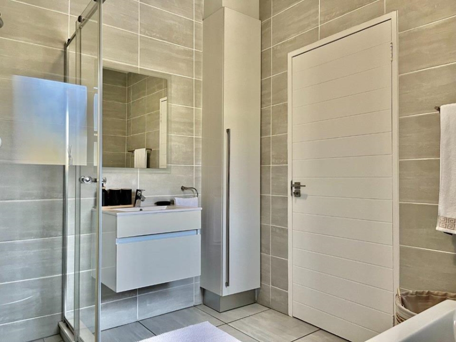 To Let 3 Bedroom Property for Rent in Waterfall Gauteng