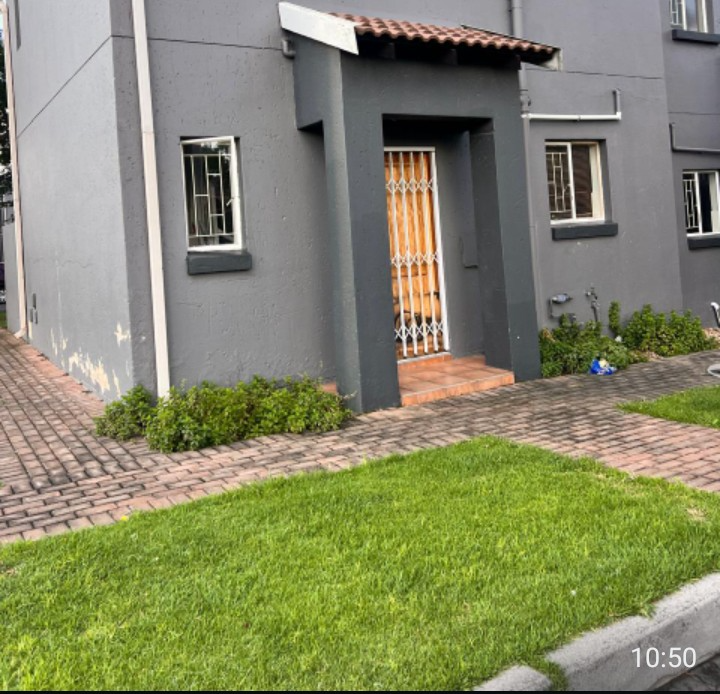 2 Bedroom Property for Sale in Greenstone Hill Gauteng