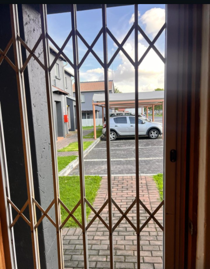 2 Bedroom Property for Sale in Greenstone Hill Gauteng