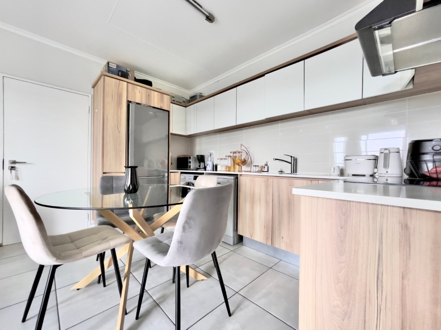 1 Bedroom Property for Sale in Crowthorne AH Gauteng