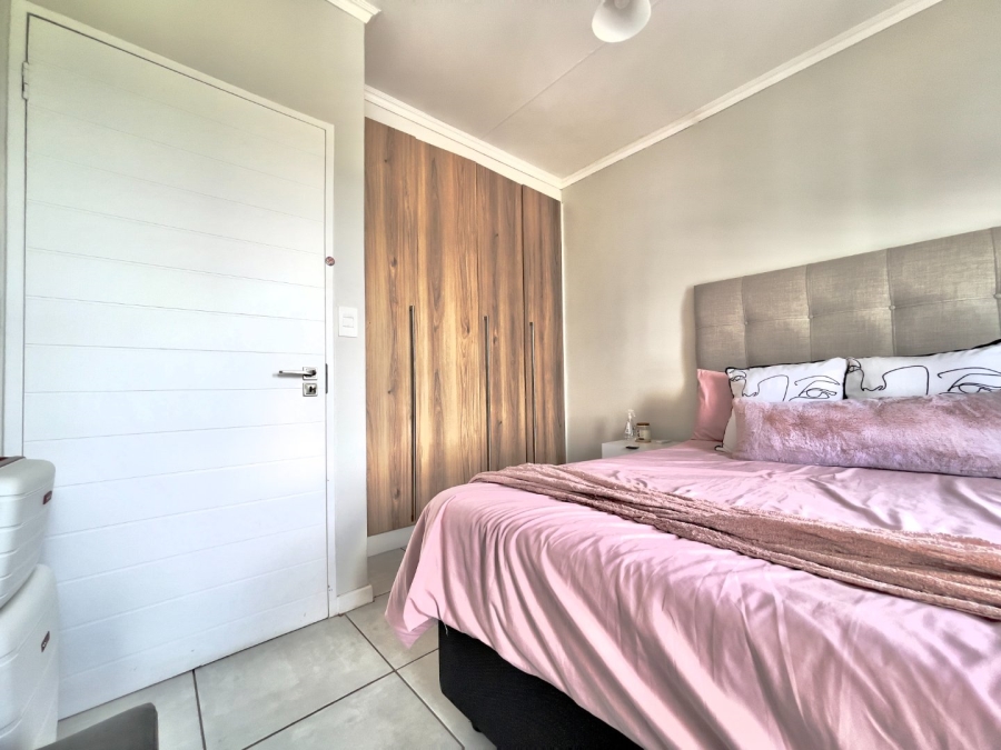 1 Bedroom Property for Sale in Crowthorne AH Gauteng