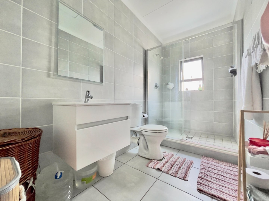 1 Bedroom Property for Sale in Crowthorne AH Gauteng