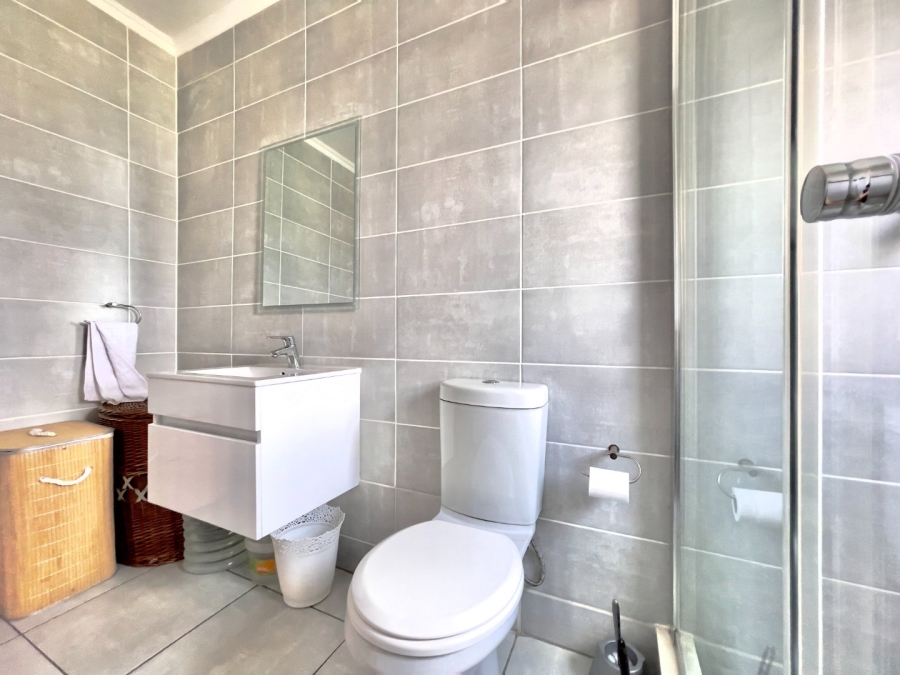 1 Bedroom Property for Sale in Crowthorne AH Gauteng