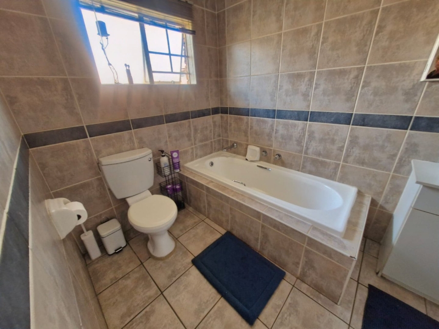 3 Bedroom Property for Sale in Magalieskruin Gauteng