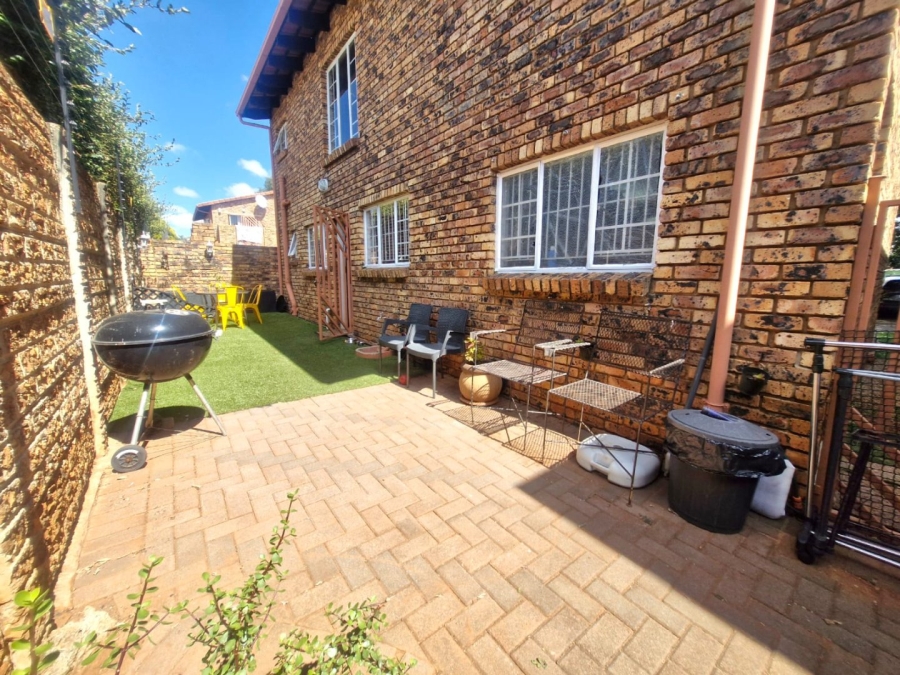 3 Bedroom Property for Sale in Magalieskruin Gauteng