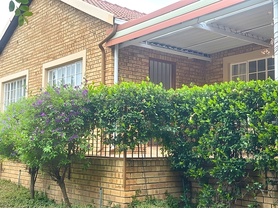 2 Bedroom Property for Sale in Wilgeheuwel Gauteng