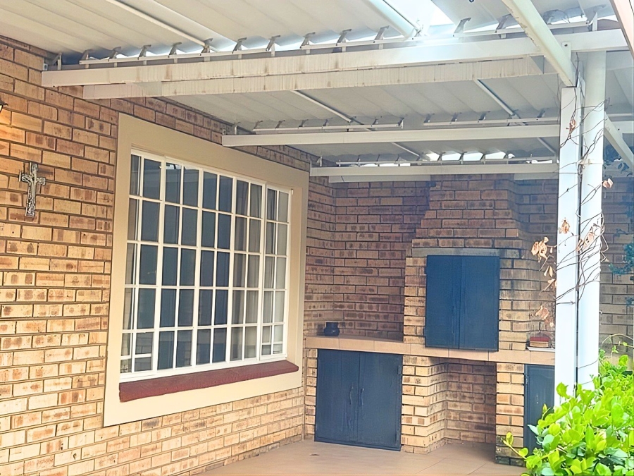 2 Bedroom Property for Sale in Wilgeheuwel Gauteng
