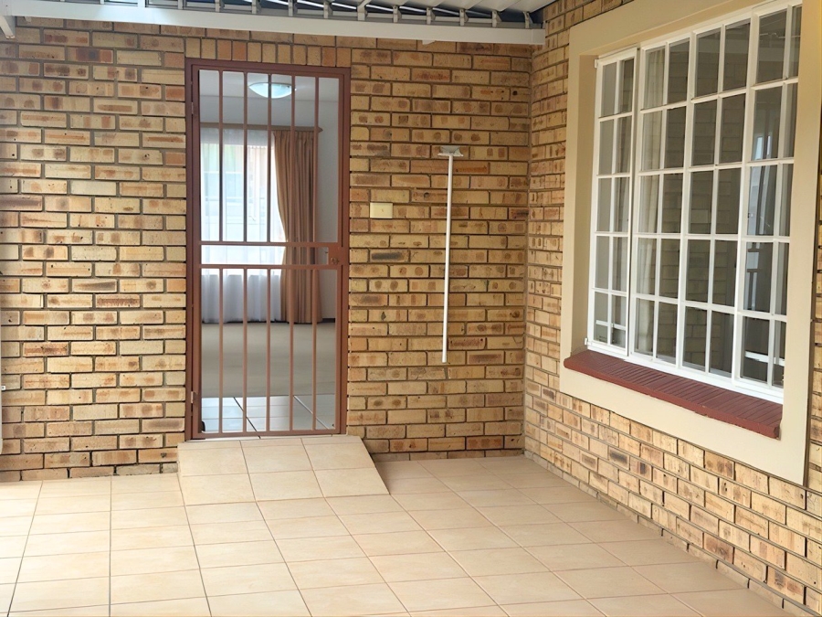 2 Bedroom Property for Sale in Wilgeheuwel Gauteng