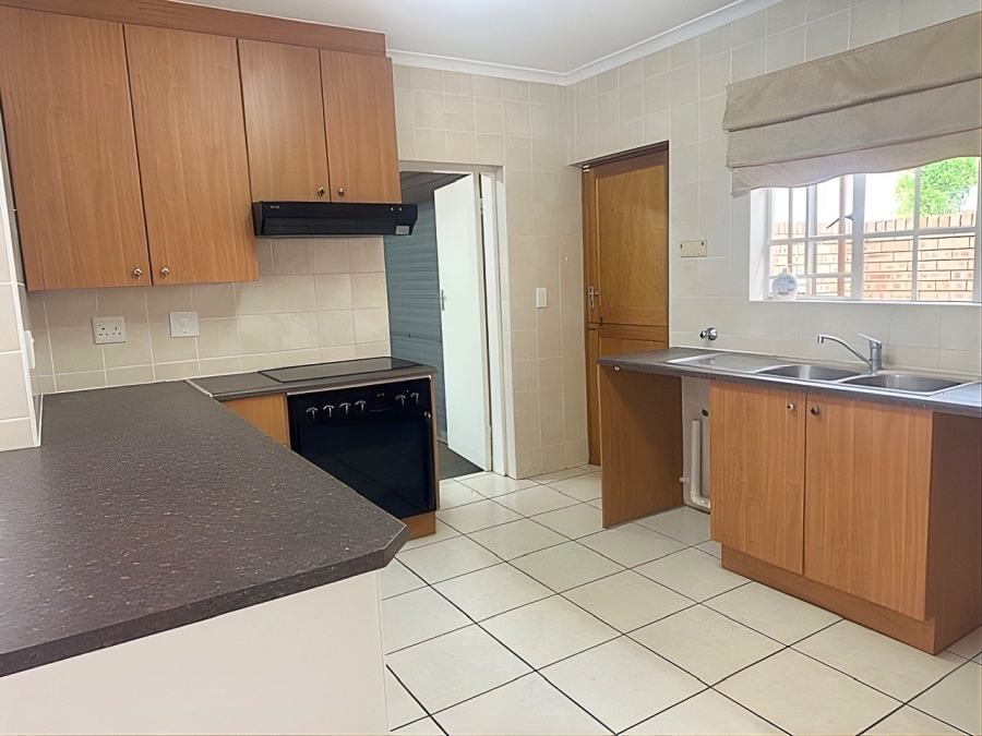 2 Bedroom Property for Sale in Wilgeheuwel Gauteng