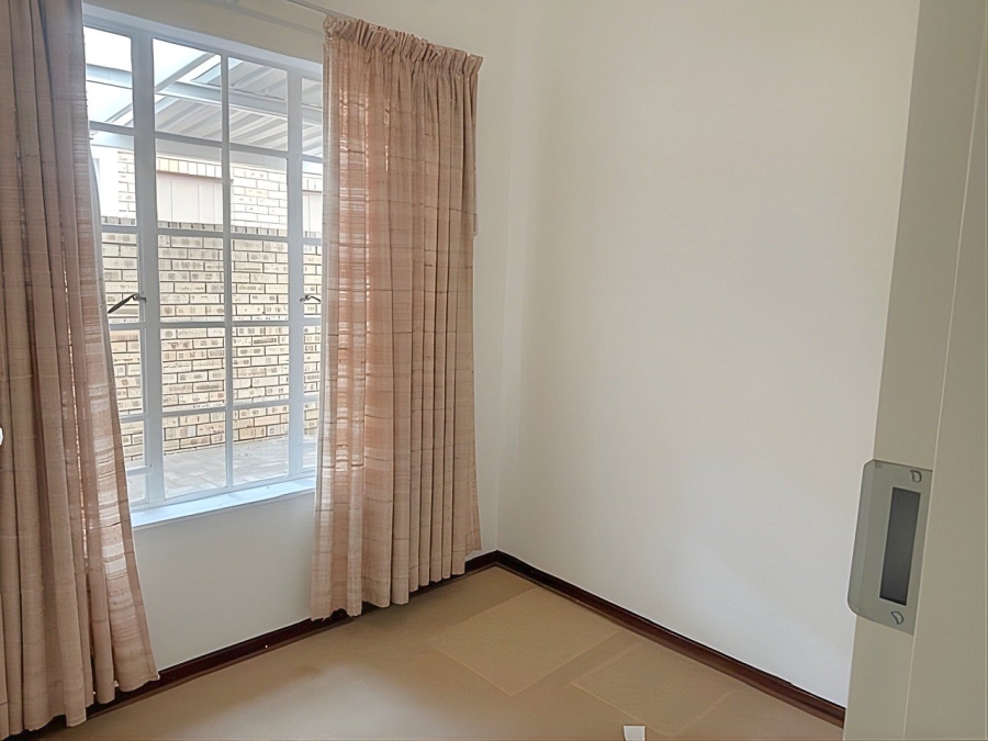 2 Bedroom Property for Sale in Wilgeheuwel Gauteng