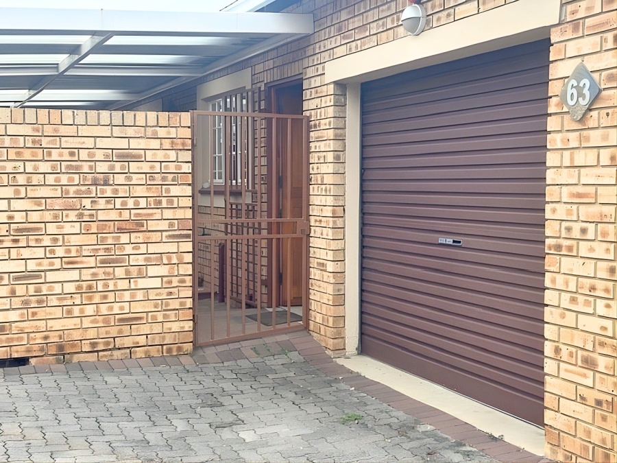 2 Bedroom Property for Sale in Wilgeheuwel Gauteng