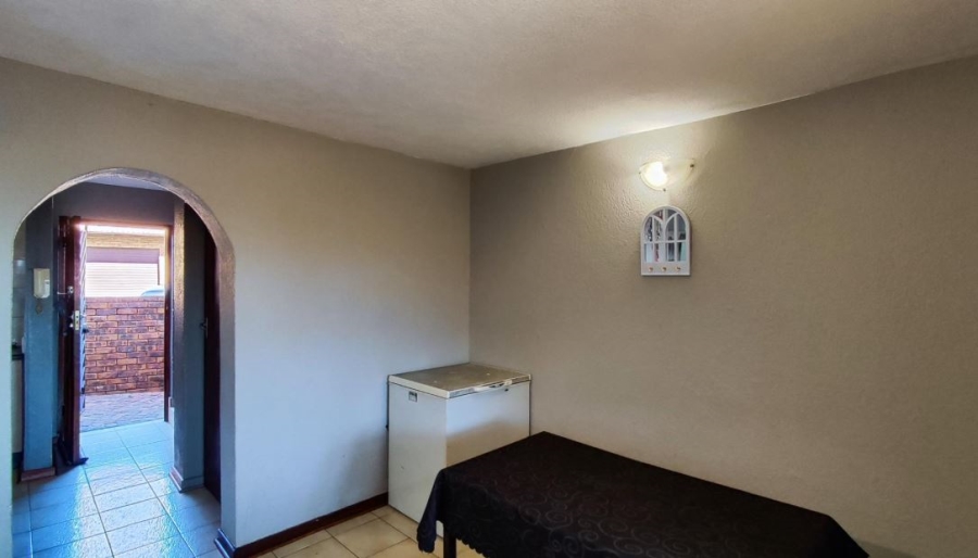 2 Bedroom Property for Sale in Klopperpark Gauteng