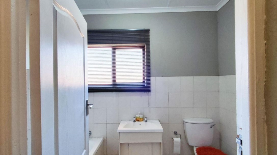 2 Bedroom Property for Sale in Klopperpark Gauteng