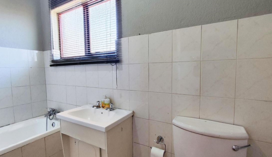 2 Bedroom Property for Sale in Klopperpark Gauteng