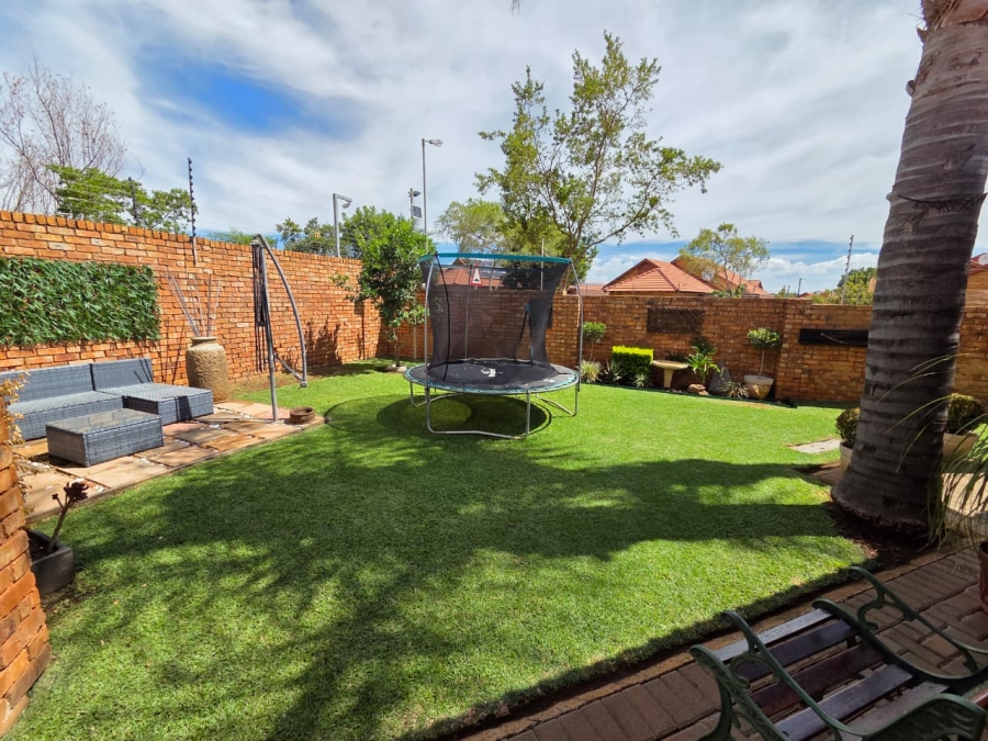 2 Bedroom Property for Sale in Montana Tuine Gauteng