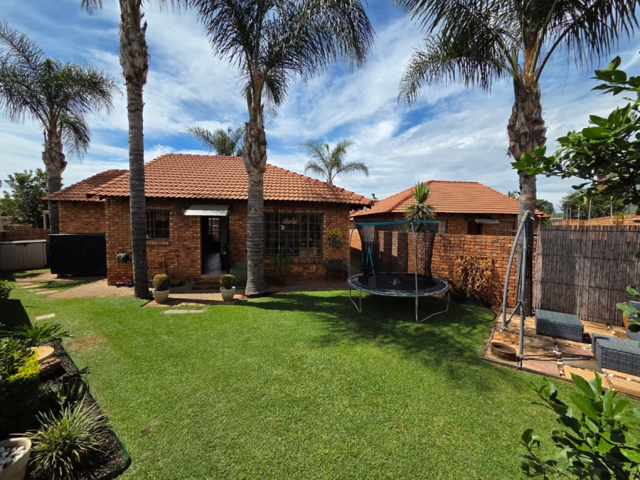 2 Bedroom Property for Sale in Montana Tuine Gauteng