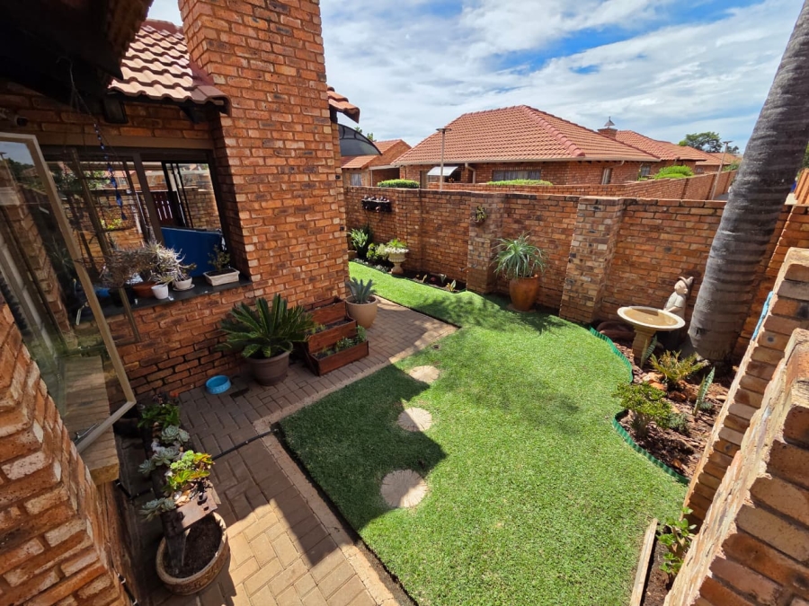 2 Bedroom Property for Sale in Montana Tuine Gauteng