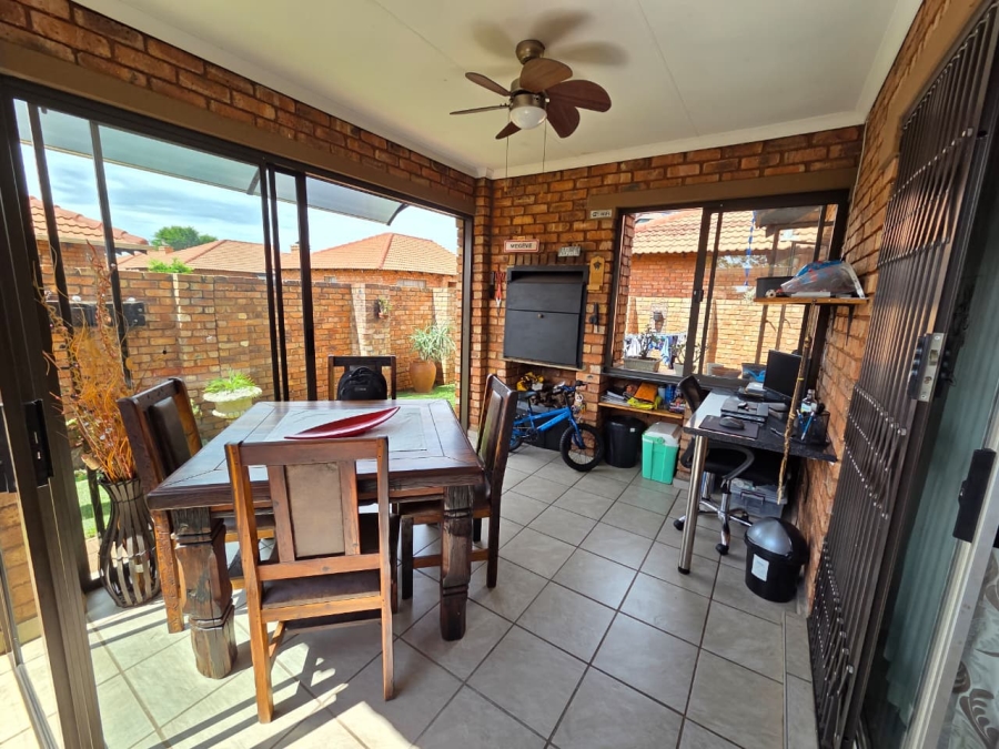 2 Bedroom Property for Sale in Montana Tuine Gauteng