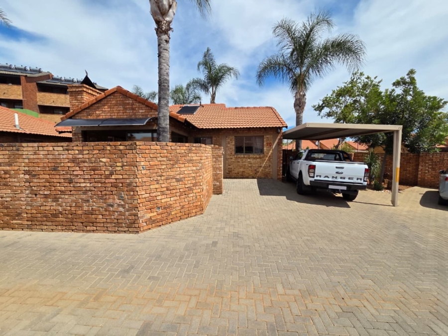2 Bedroom Property for Sale in Montana Tuine Gauteng