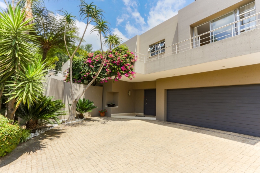 4 Bedroom Property for Sale in Hurlingham Gauteng