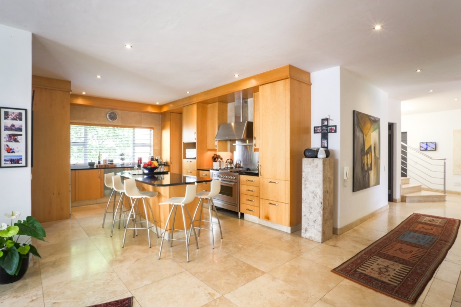 4 Bedroom Property for Sale in Hurlingham Gauteng