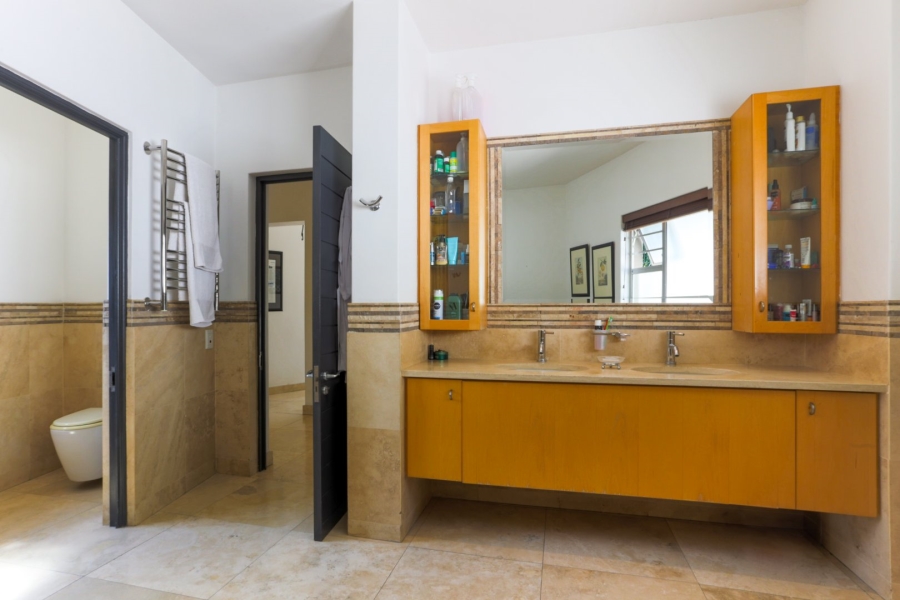 4 Bedroom Property for Sale in Hurlingham Gauteng