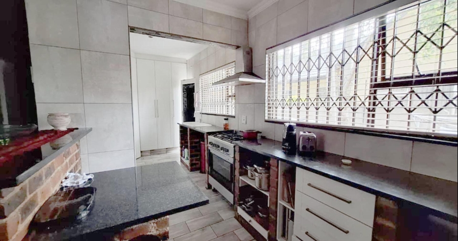 4 Bedroom Property for Sale in Glen Marais Gauteng