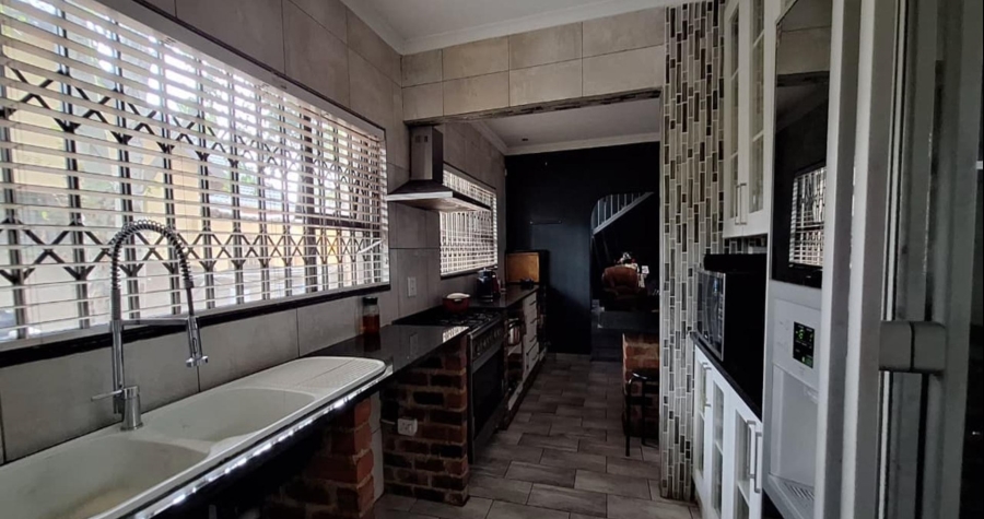 4 Bedroom Property for Sale in Glen Marais Gauteng