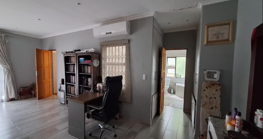 4 Bedroom Property for Sale in Glen Marais Gauteng