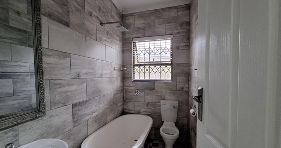 4 Bedroom Property for Sale in Glen Marais Gauteng