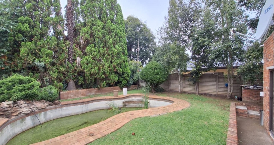 4 Bedroom Property for Sale in Glen Marais Gauteng