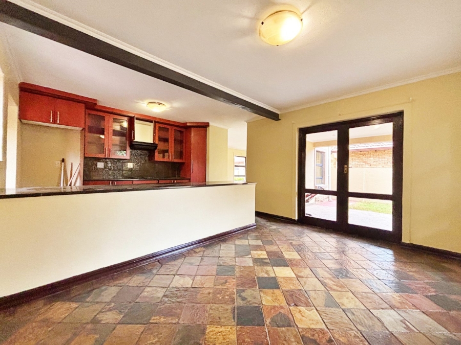 5 Bedroom Property for Sale in Amberfield Crest Estate Gauteng
