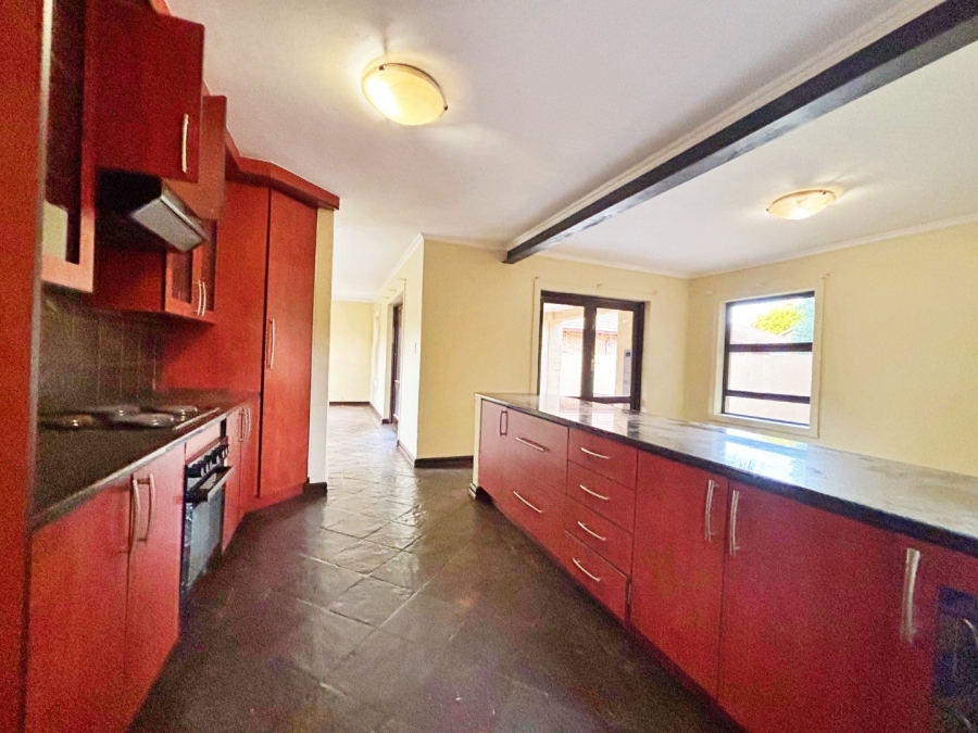 5 Bedroom Property for Sale in Amberfield Crest Estate Gauteng